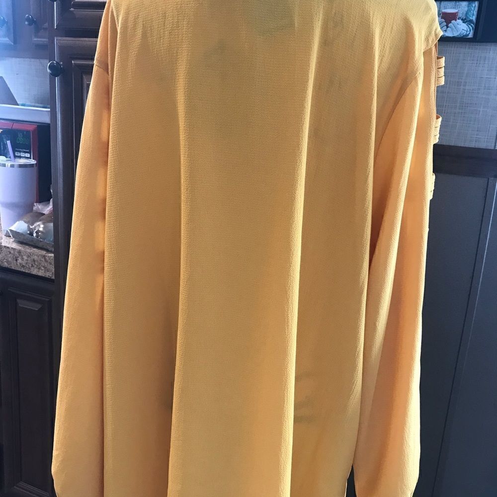 NWT Avenue size 26/28 yellow blouse with cut out sleeve - Picture 7 of 12